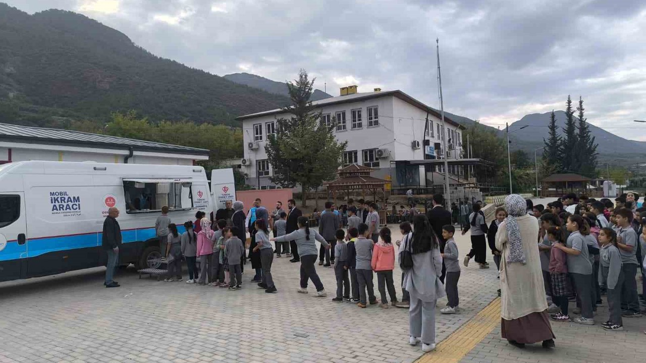 Osmaniye’de öğrencilere sıcak çorba ikramı
