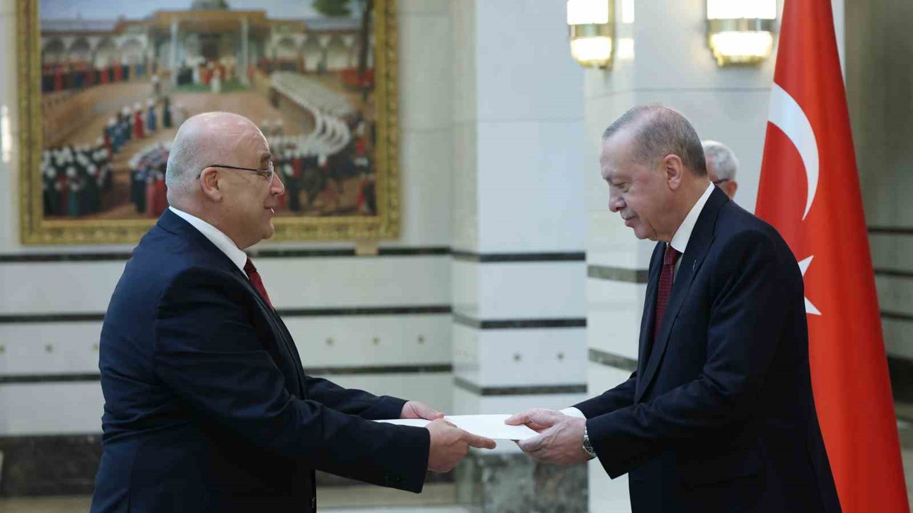 Cumhurbaşkanı Erdoğan’a  5 ülkenin  büyükelçisinden güven mektubu

