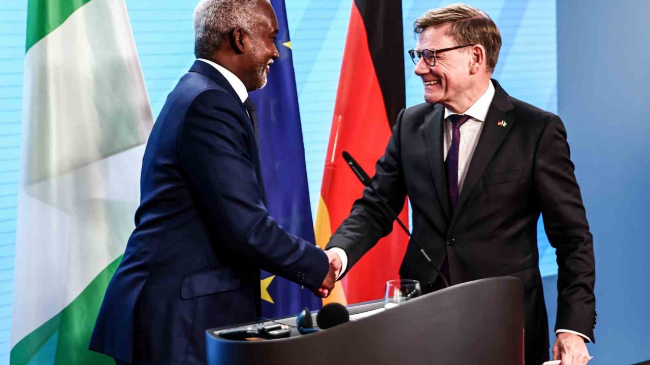 Alman Bakan Wadephul: "Suriyelilerin gönüllü dönüşü gerçekleşmezse zorla yapılabilir"
