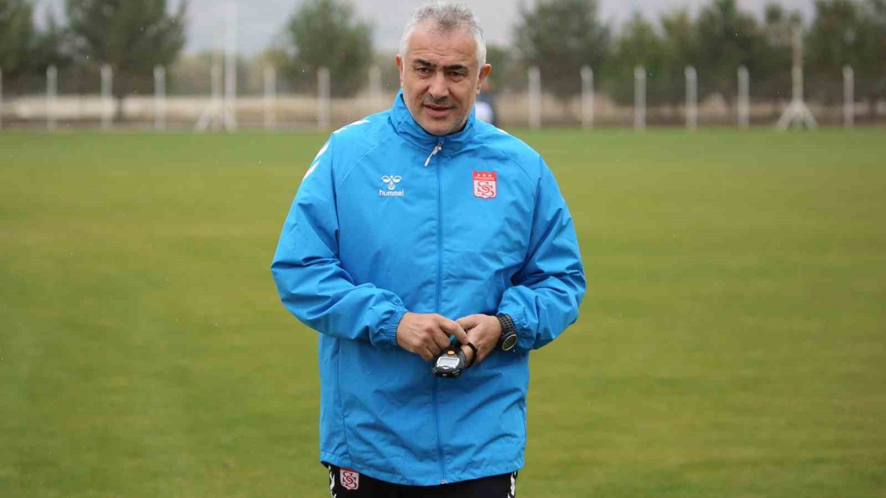 Mehmet Altıparmak: "Manisa FK maçı final niteliğinde"
