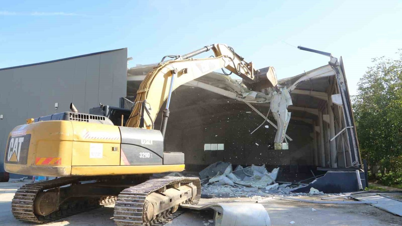 Nilüfer’de imara aykırı iki yapı yıkıldı
