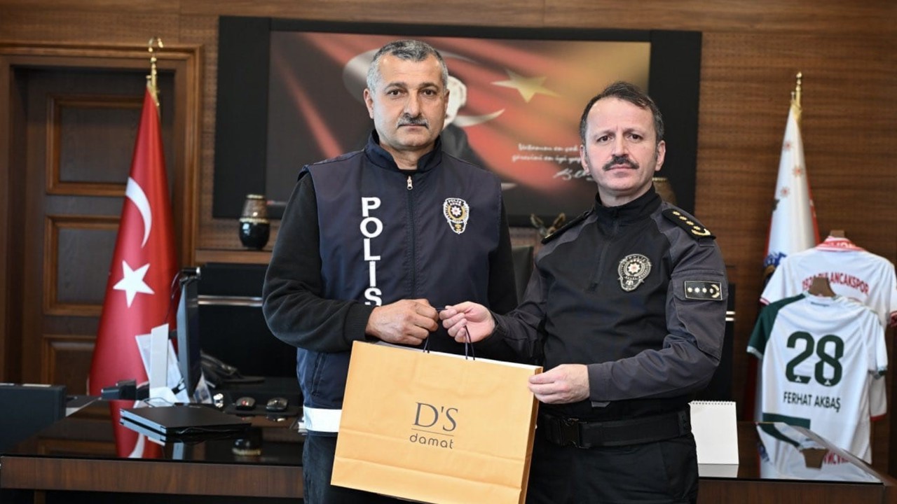 Okul polisi örnek davranışlarıyla ödüllendirildi
