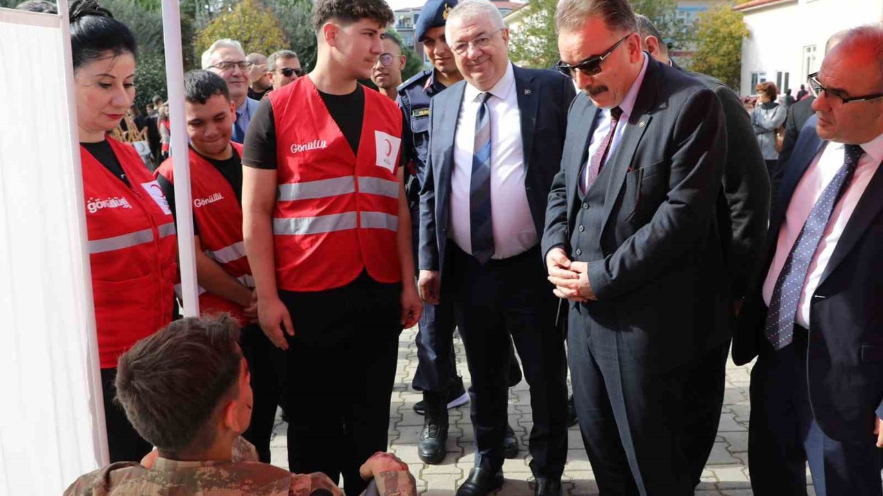 Edremit’te Kızılay haftası coşkusu
