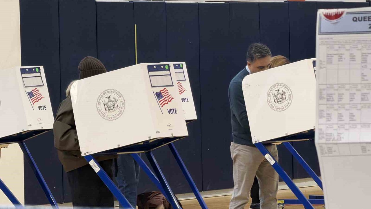 New York Belediye Başkan adayı Mamdani oyunu kullandı
