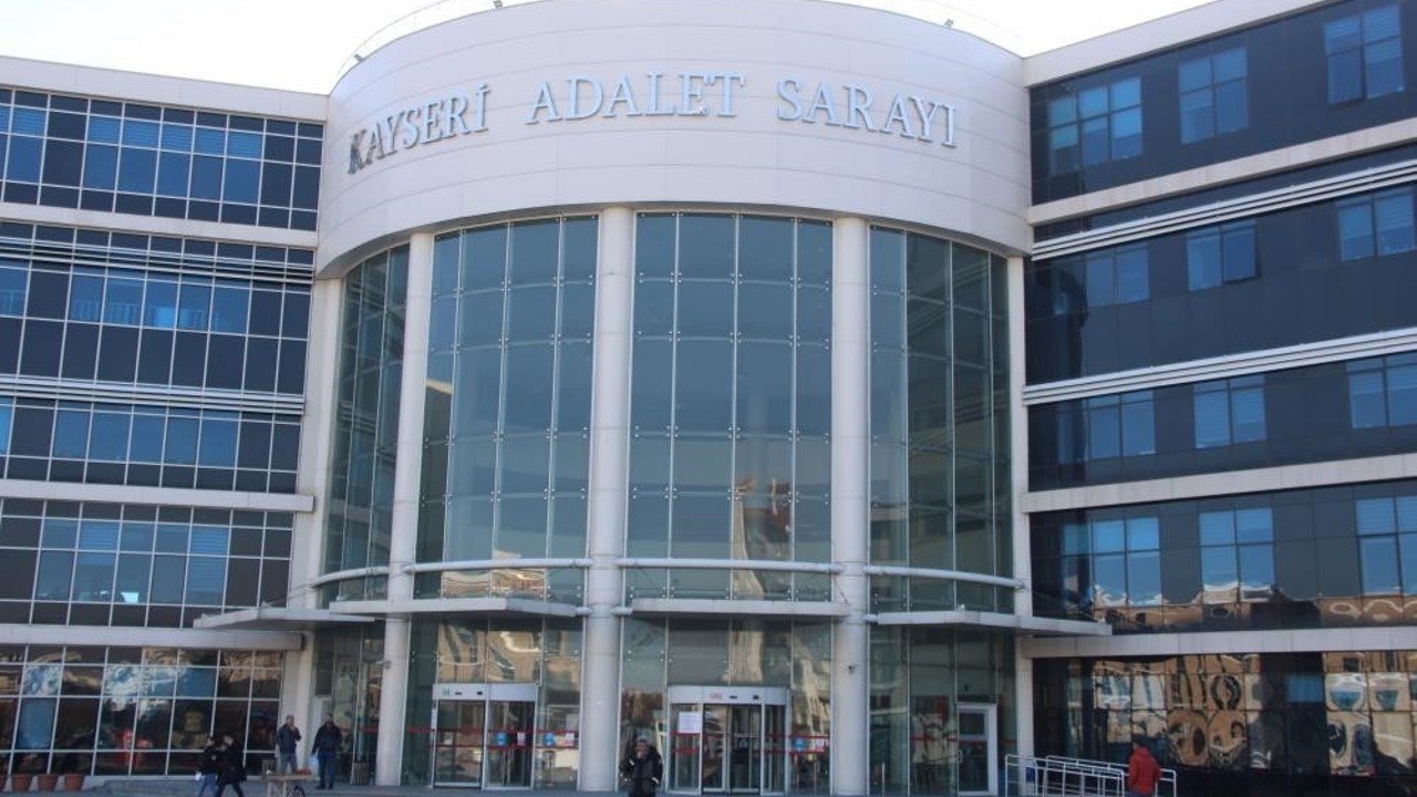 Eski eşini bıçaklayan sanık yeniden yargılandı
