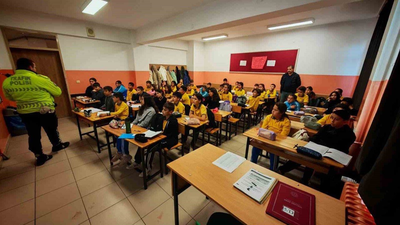 Beypazarı’nda okullarda trafik ve yaya güvenliği eğitimi
