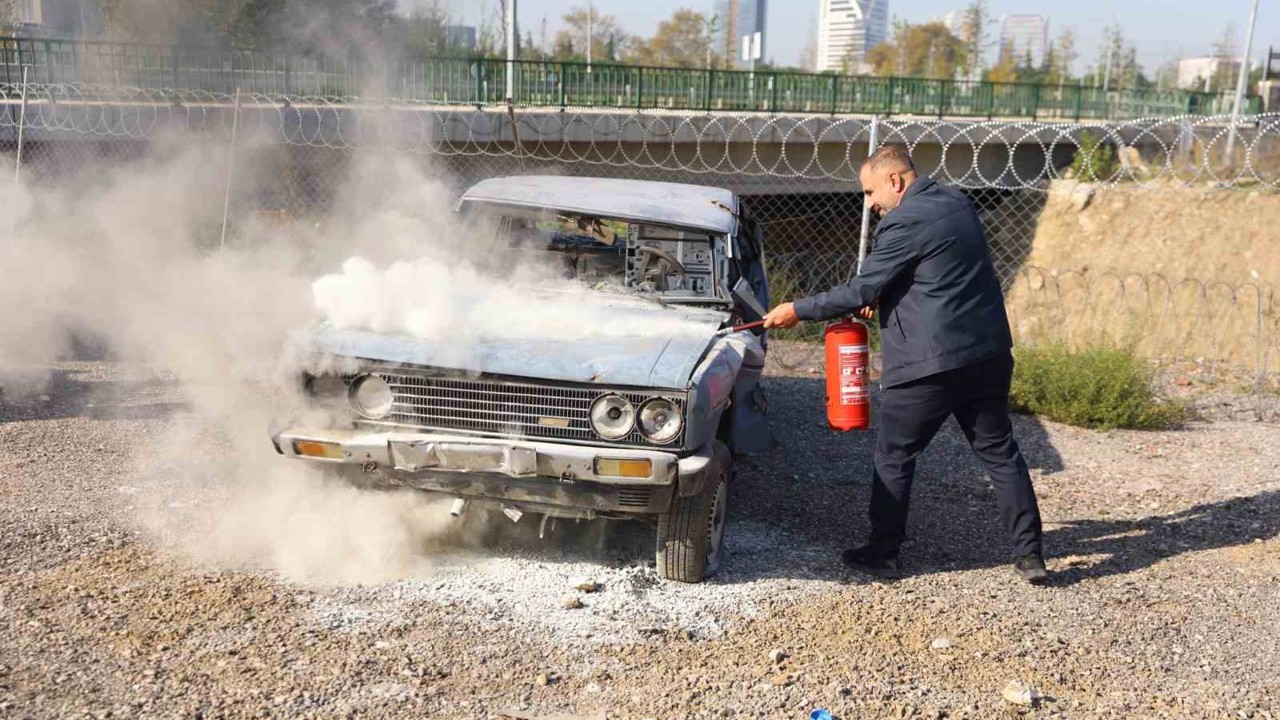 Bursa’da otobüs şoförlerine yangın söndürme eğitimi
