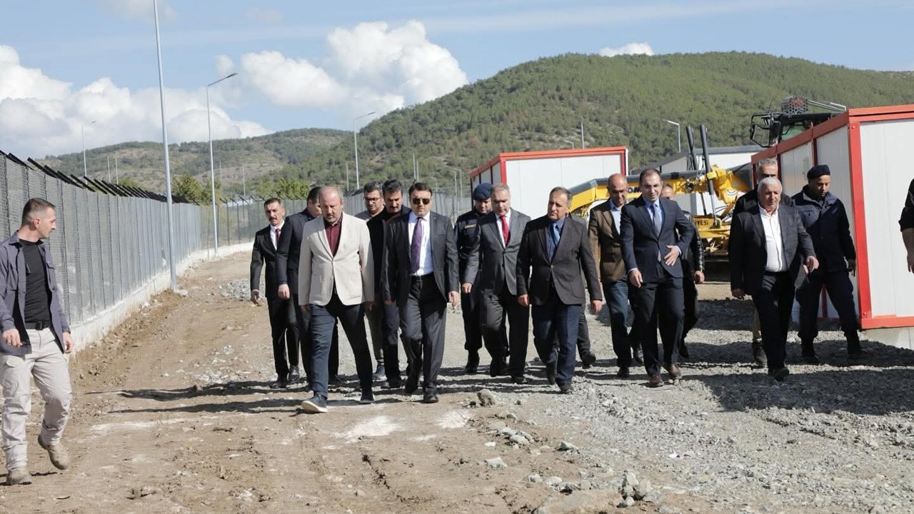 Vali Işın ve Bakan Danışmanı Karaca, hayvan barınaklarını inceledi
