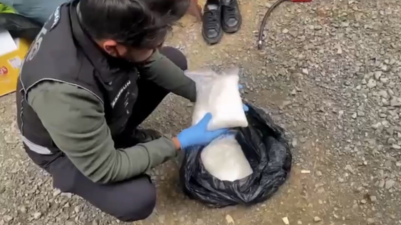 Otobüs tuvaletinde 2 kilo metamfetamin ele geçirildi: Otobüsü uyuşturucu sevki için kullanmış

