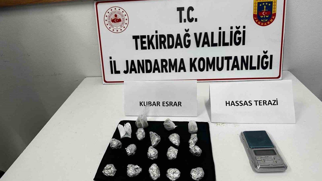 Aranma kaydı bulunan şahsın evinde uyuşturucu madde ele geçirildi
