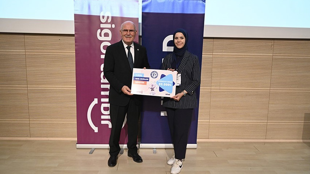 Uşak Üniversitesi yenilikçi fikirlerle geleceğe yön veren gençleri ödüllendirdi
