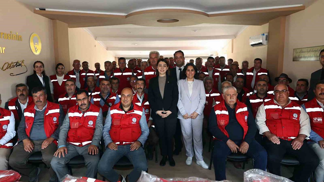 Muğla Büyükşehir’den 574 muhtara özel yelek
