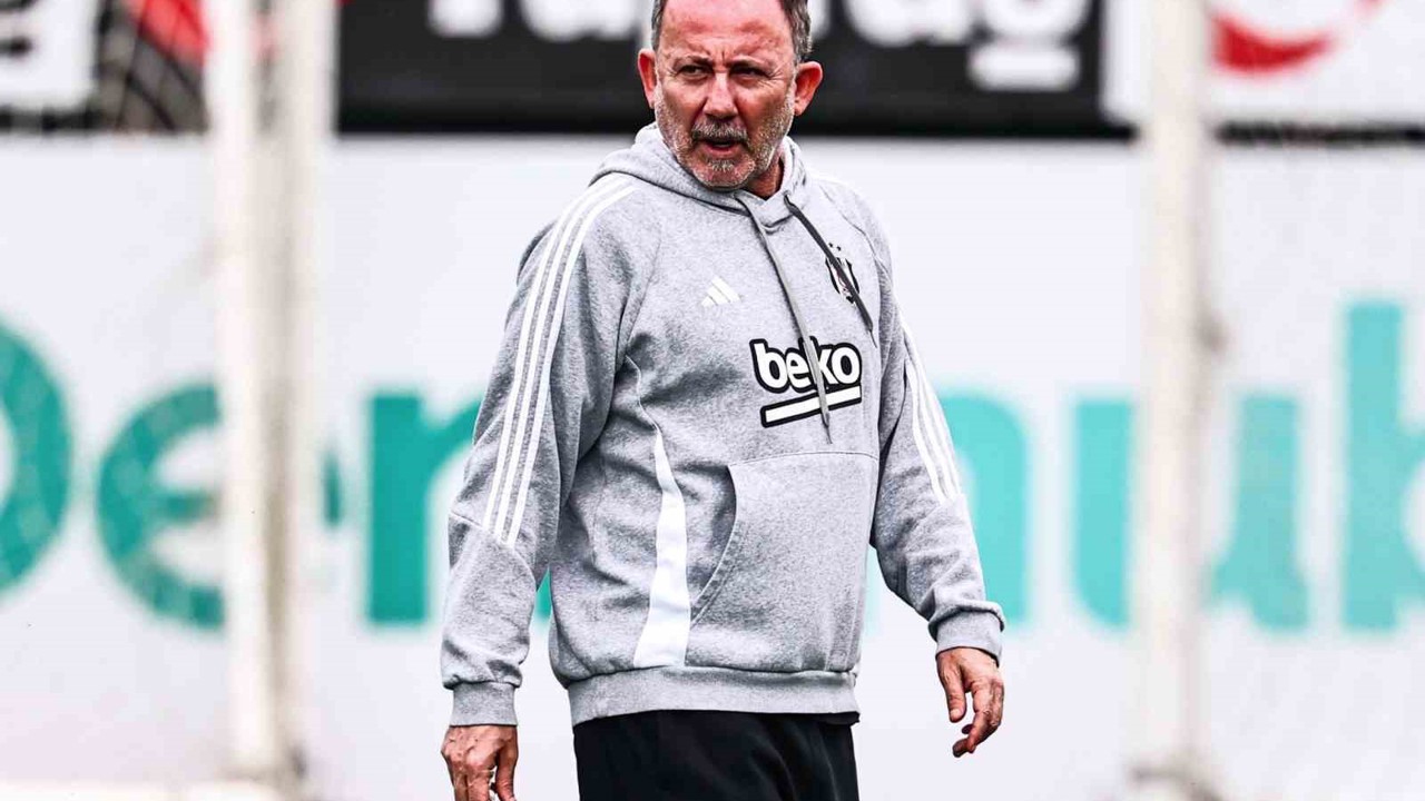 Beşiktaş 3 futbolcusundan eksik çalıştı
