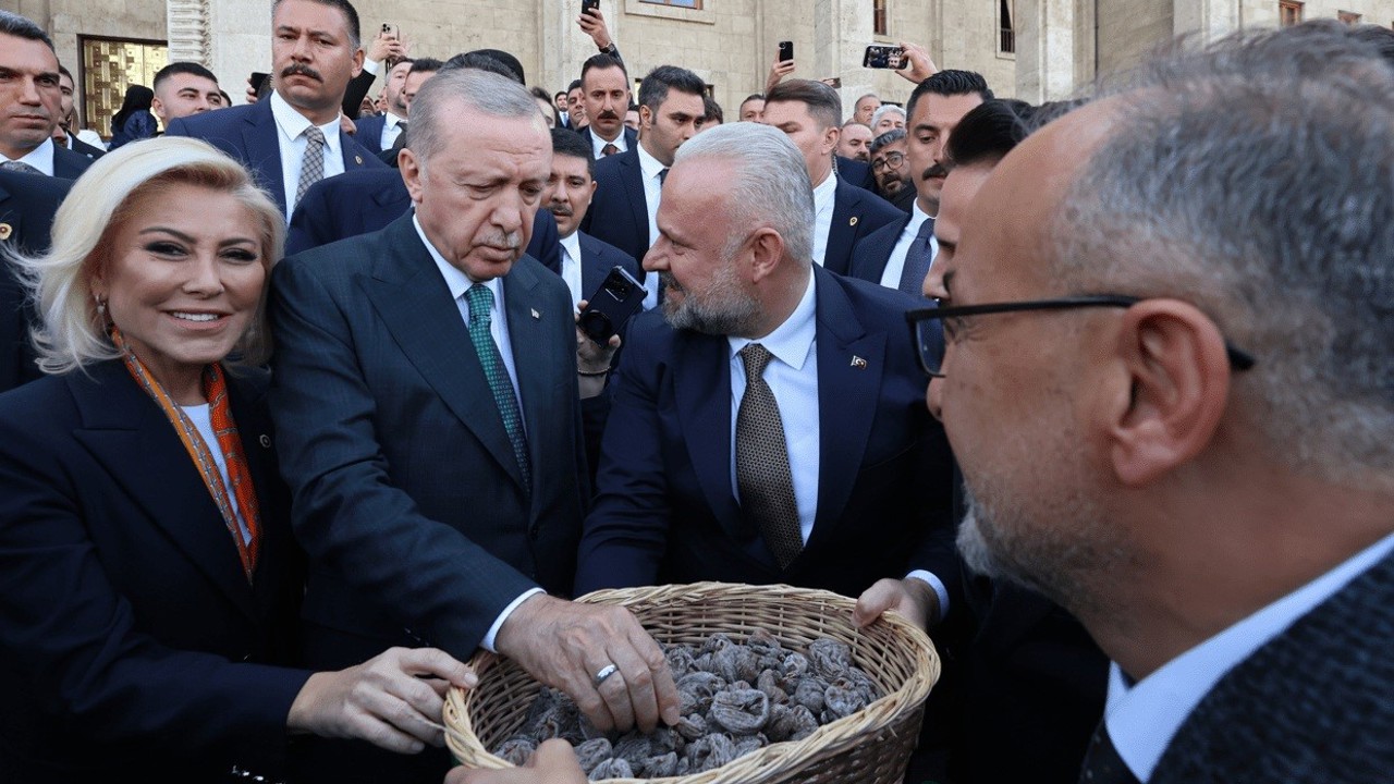 Başkan Pehlivan’dan Cumhurbaşkanı Erdoğan’a incir ikramı

