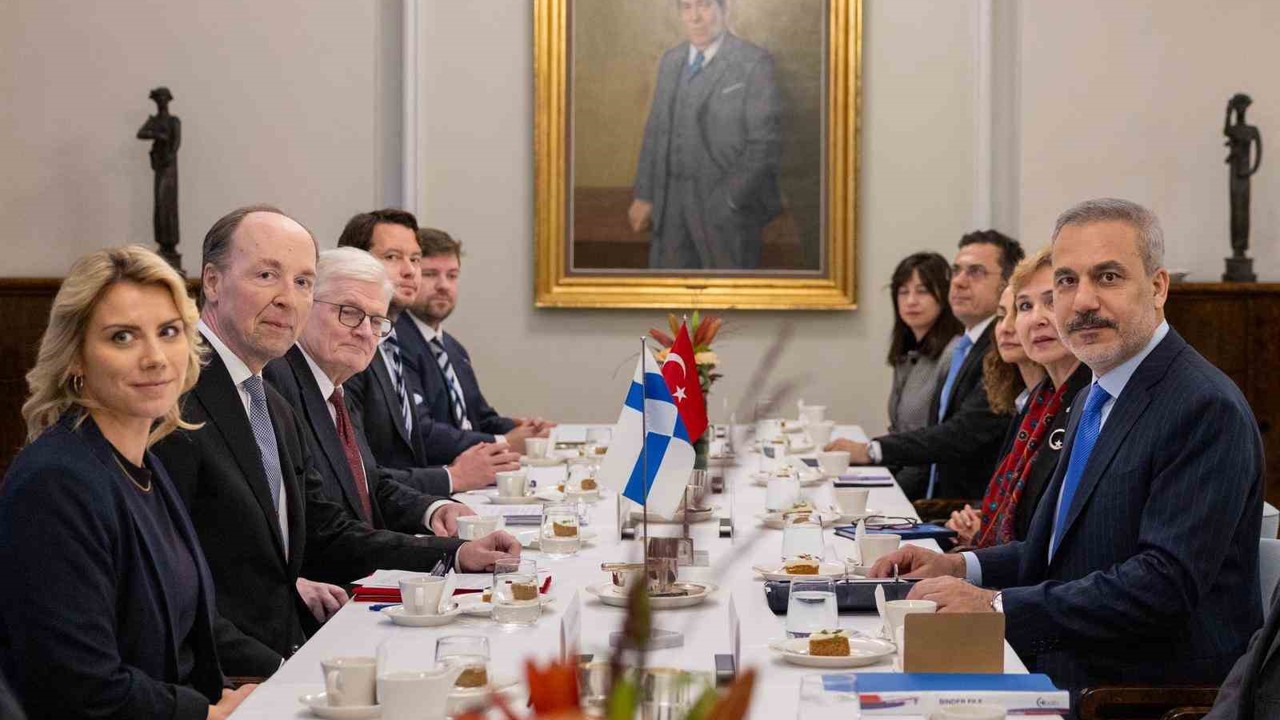Dışişleri Bakanı Fidan, Finlandiya Parlamento Başkanı Halla-aho ile bir araya geldi
