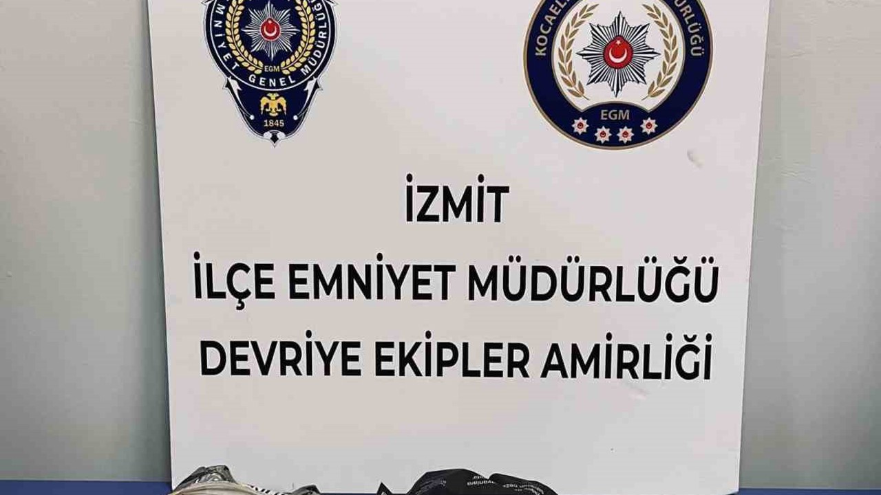 Polisin şüphe üzerine durdurduğu şahısların üzerinden uyuşturucu çıktı
