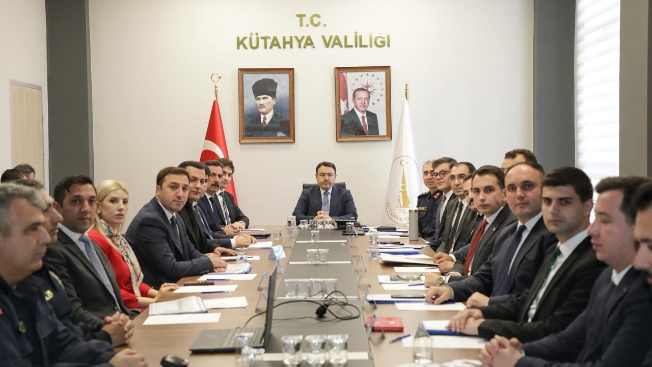 Vali Işın: "Vatandaşlarımızın güvenliği için gece gündüz demeden çalışmayı sürdüreceğiz"
