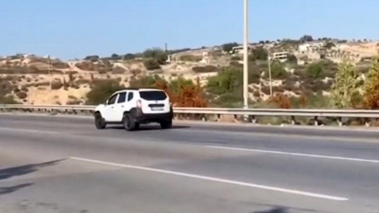 Otoyolda geri giden sürücüyü vatandaş çekti, jandarma ceza kesti
