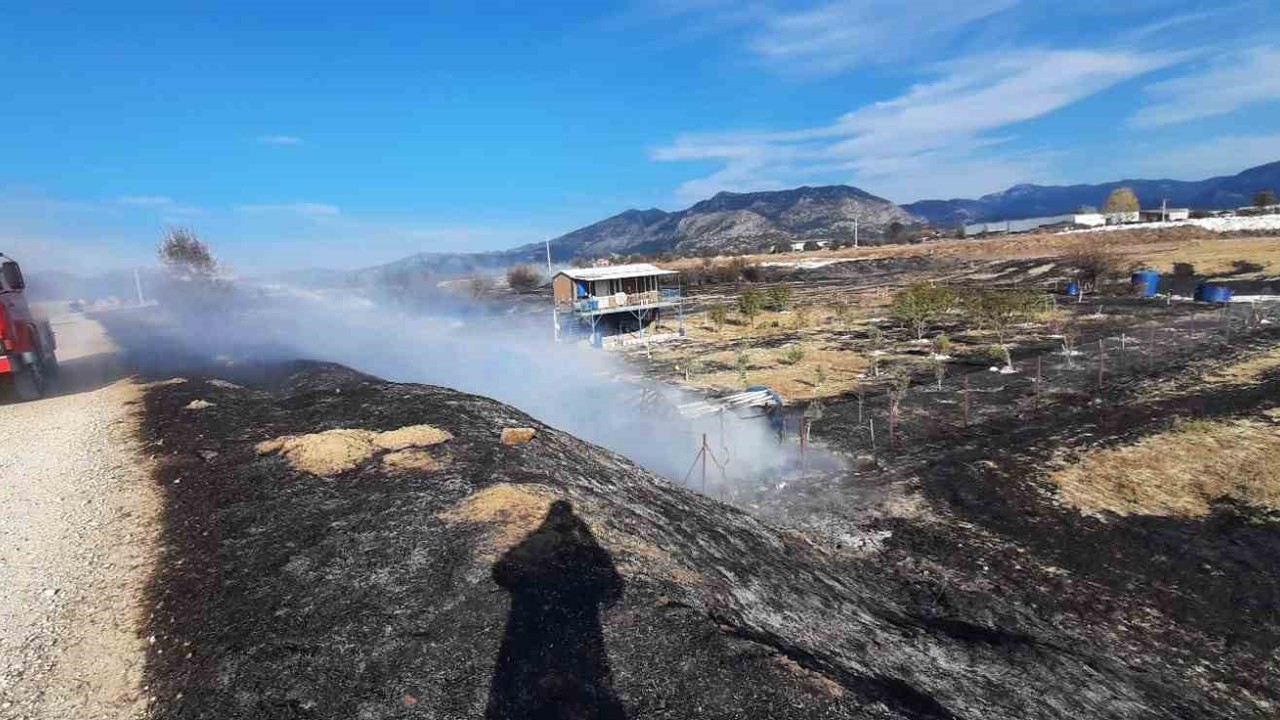 Bucak’ta arazi yangını itfaiye ekiplerince söndürüldü
