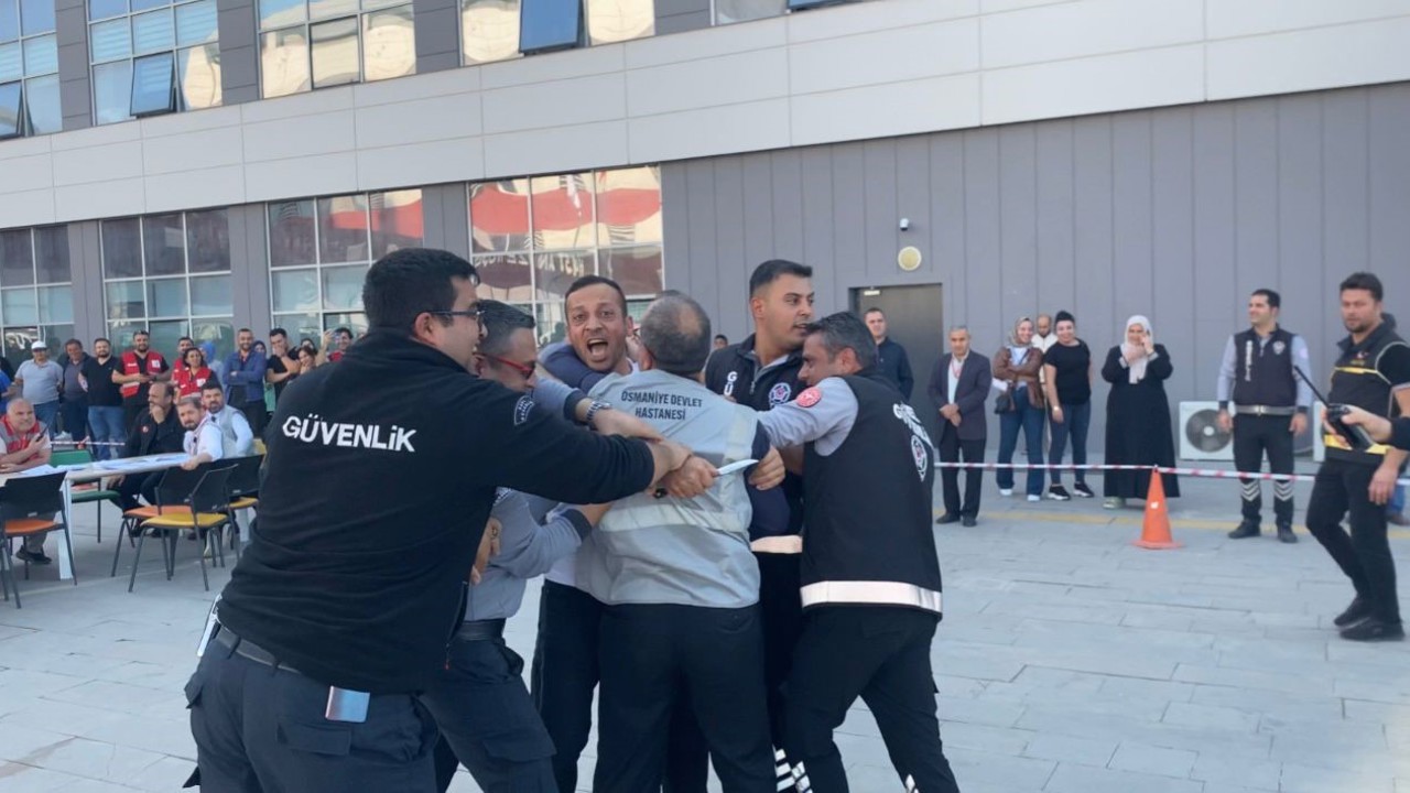 Osmaniye Eğitim ve Araştırma Hastanesi’nde afet tatbikatı gerçekleştirildi
