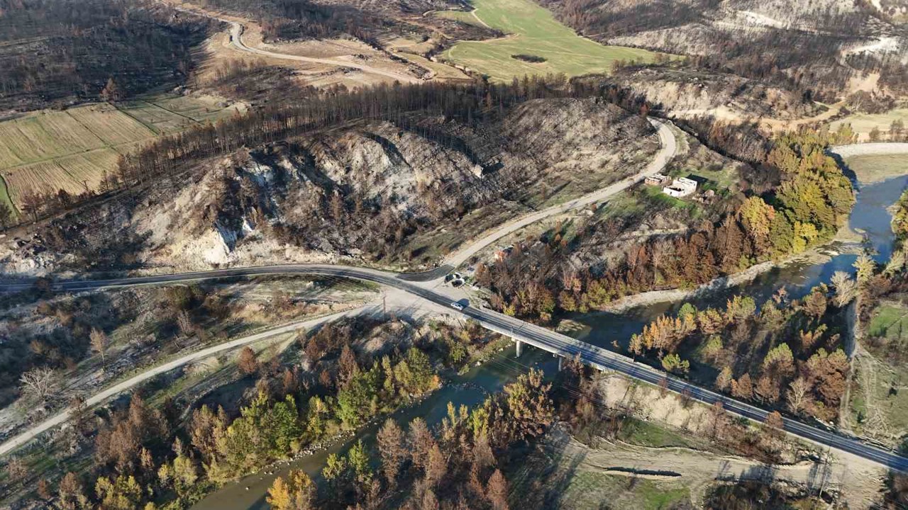 Karabük’te yanan ağaçlarla sonbahar renkleri aynı kadrajda görüntülendi
