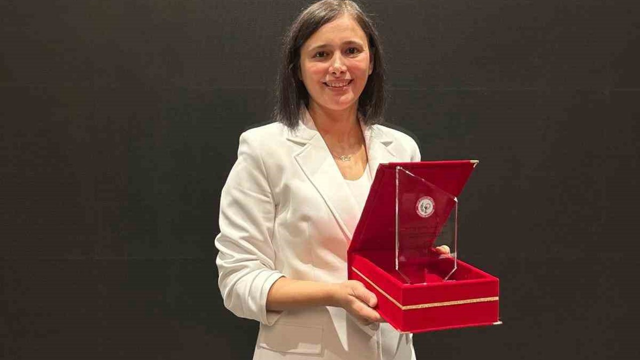 Eczacılık Fakültesi Öğretim Üyesi Doç. Dr. Çevik’e "TEB Eczacılık Akademisi Teşvik Ödülü"
