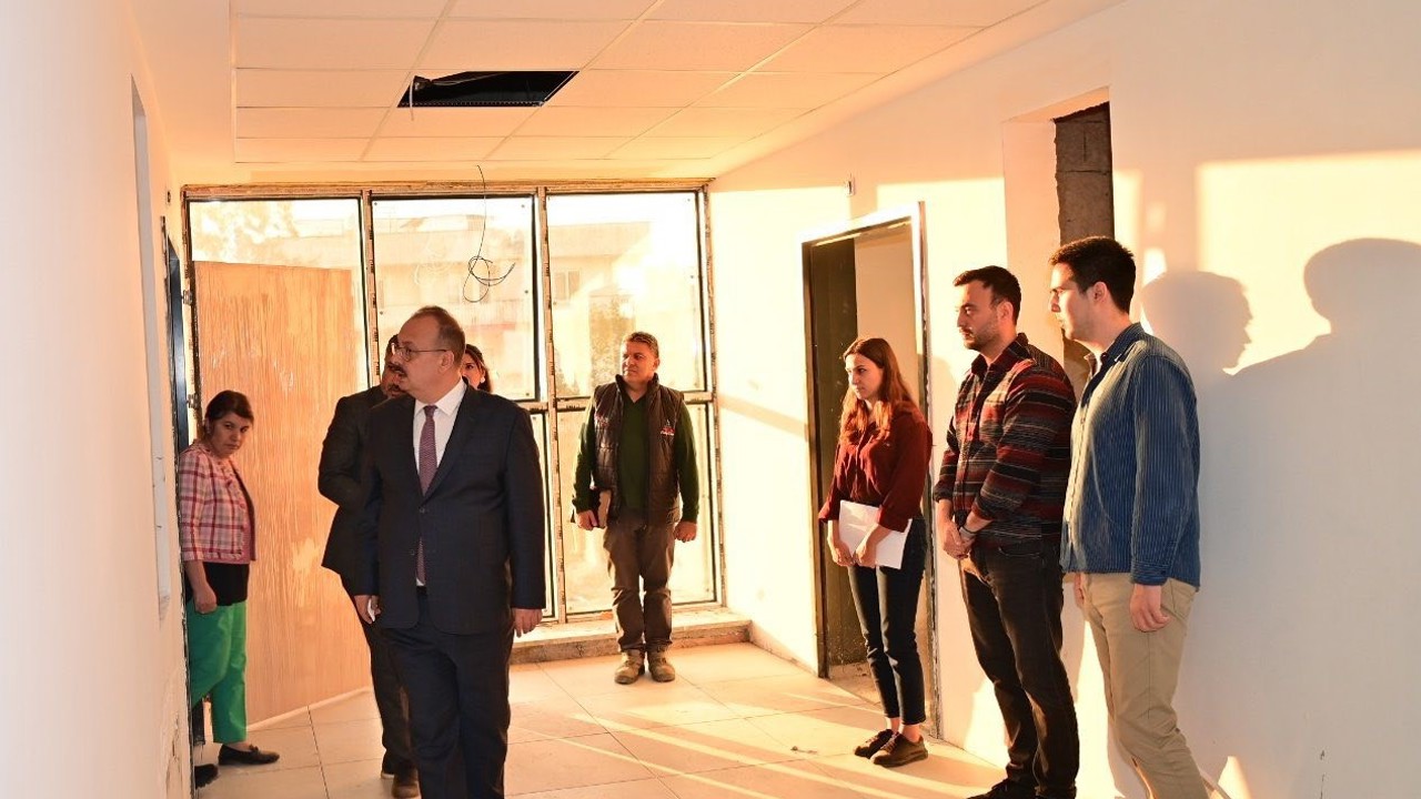 Vali Canbolat, Huzurevi ve Rehabilitasyon Merkezi inşaatında incelemelerde bulundu
