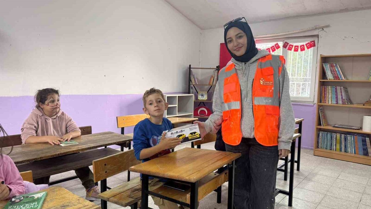 Üniversite öğrencileri 6 öğrencili köy okulunu yeniledi
