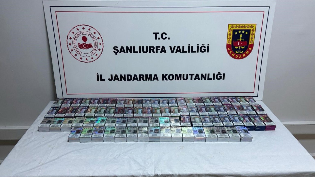Şanlıurfa’da durdurulan araçta 84 paket kaçak sigara ele geçirildi
