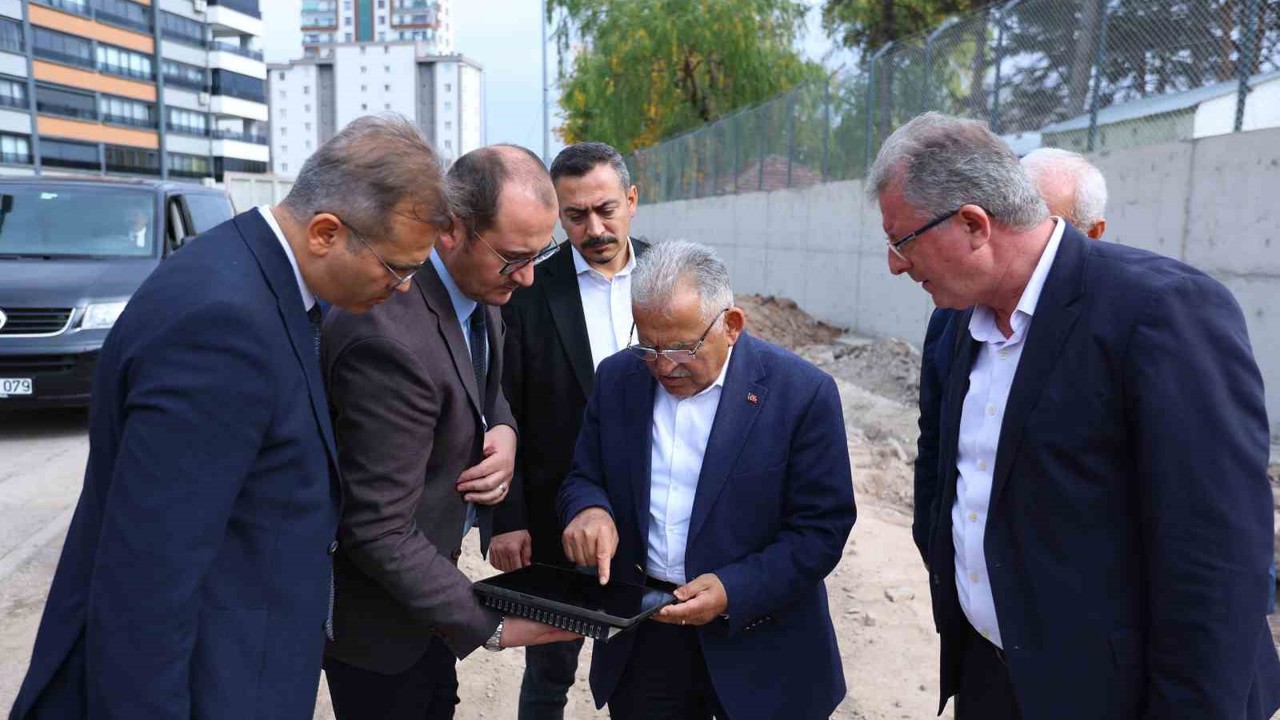 Başkan Büyükkılıç: "Kartal Kavşağı’na alternatif yolları açıyoruz"
