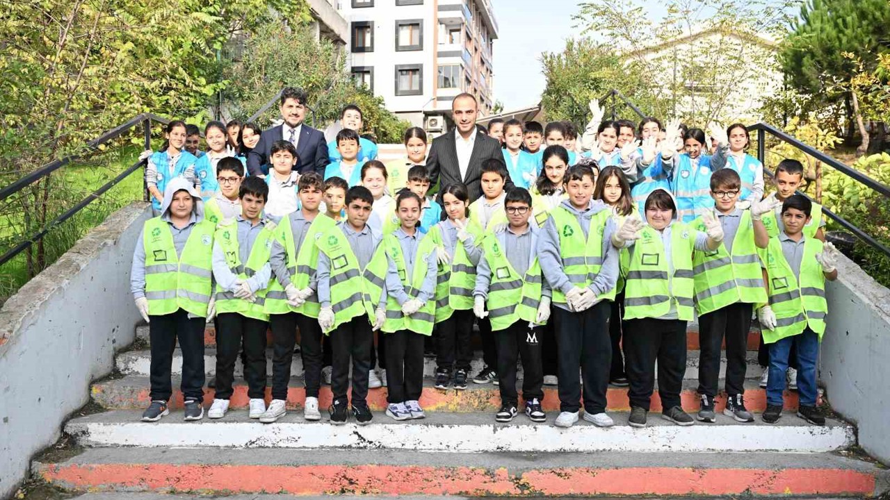 Gaziosmanpaşa’da 1 haftada toplanan 2 ton atık 40 ağacın hayatını kurtardı
