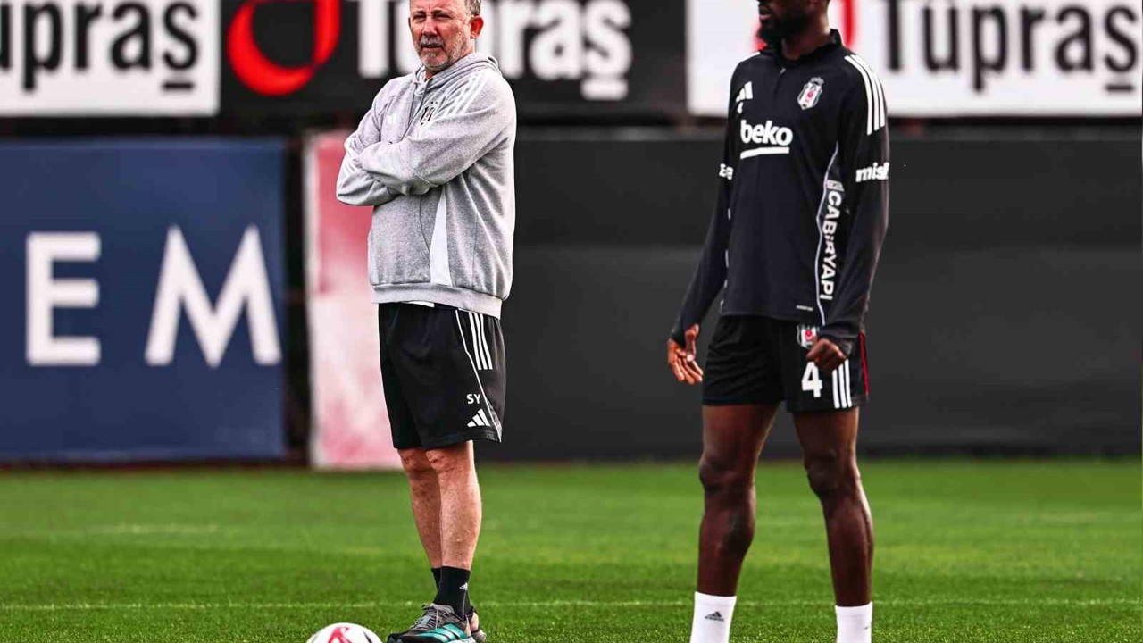 Beşiktaş 3 futbolcusundan eksik çalıştı

