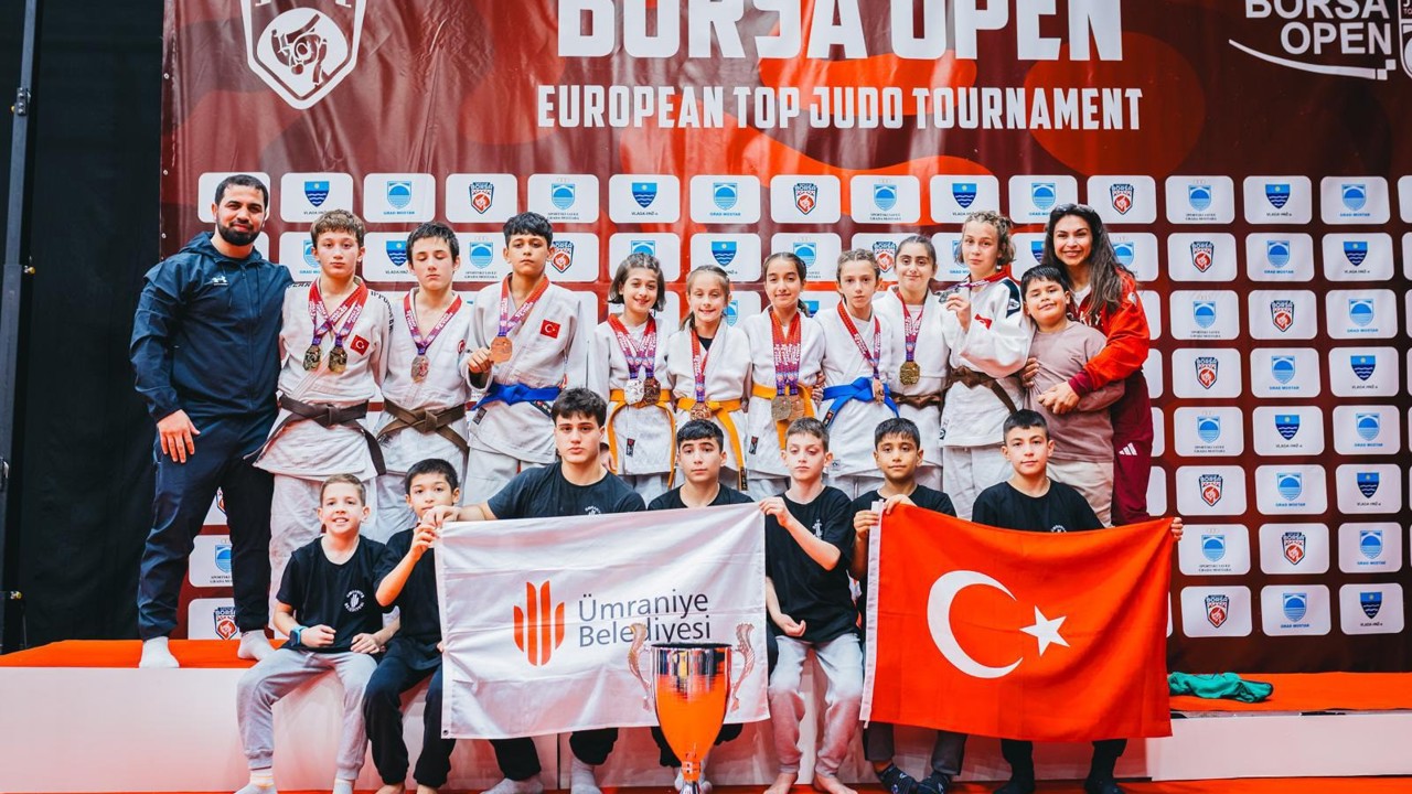 Avrupa’da zirveye adım: Ümraniye judoda kupayı kaldırdı
