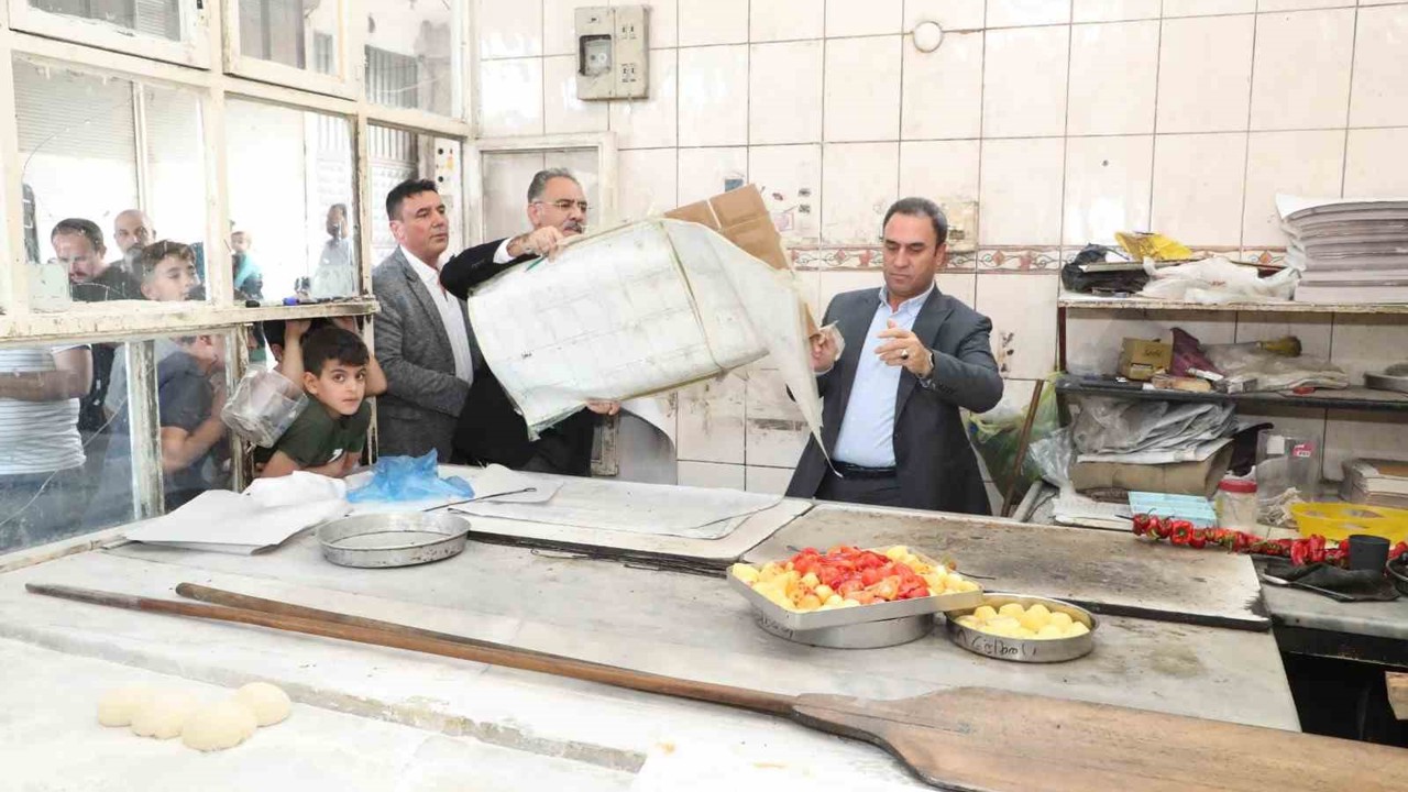 Mehmet Kuş, bir fırının zimem defterini satın aldı
