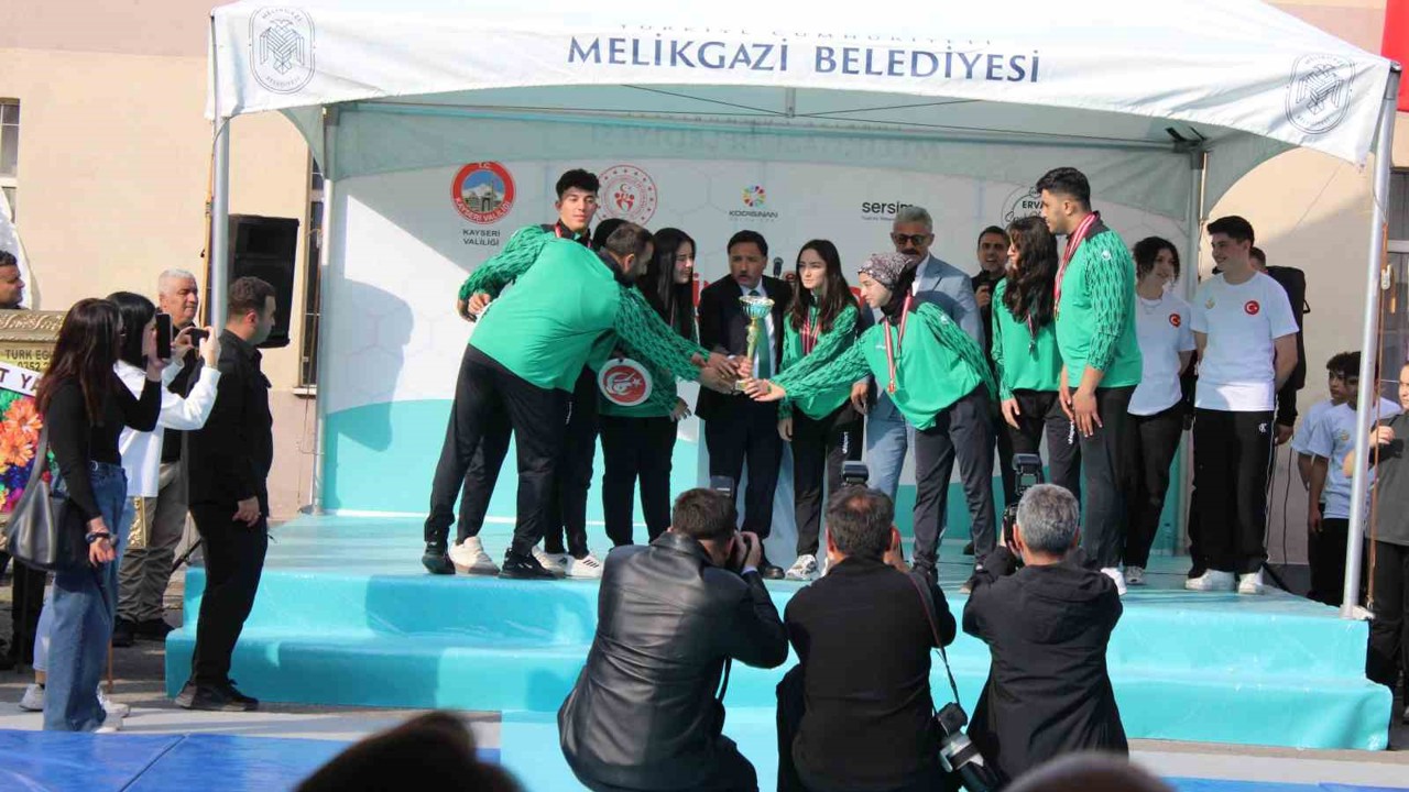 62. ERVA Spor Okulu açıldı
