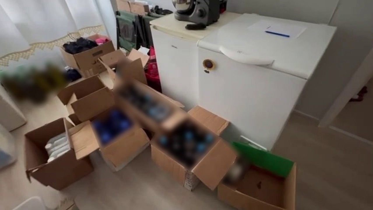 Sakarya’da kaçak içki operasyonu: Bidon bidon sahte alkol ele geçirildi
