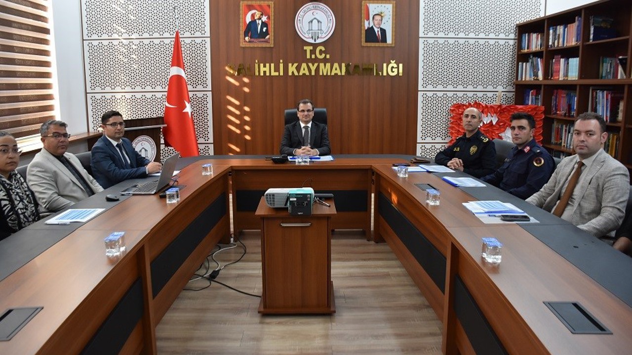 Salihli’de metruk binalar masaya yatırıldı
