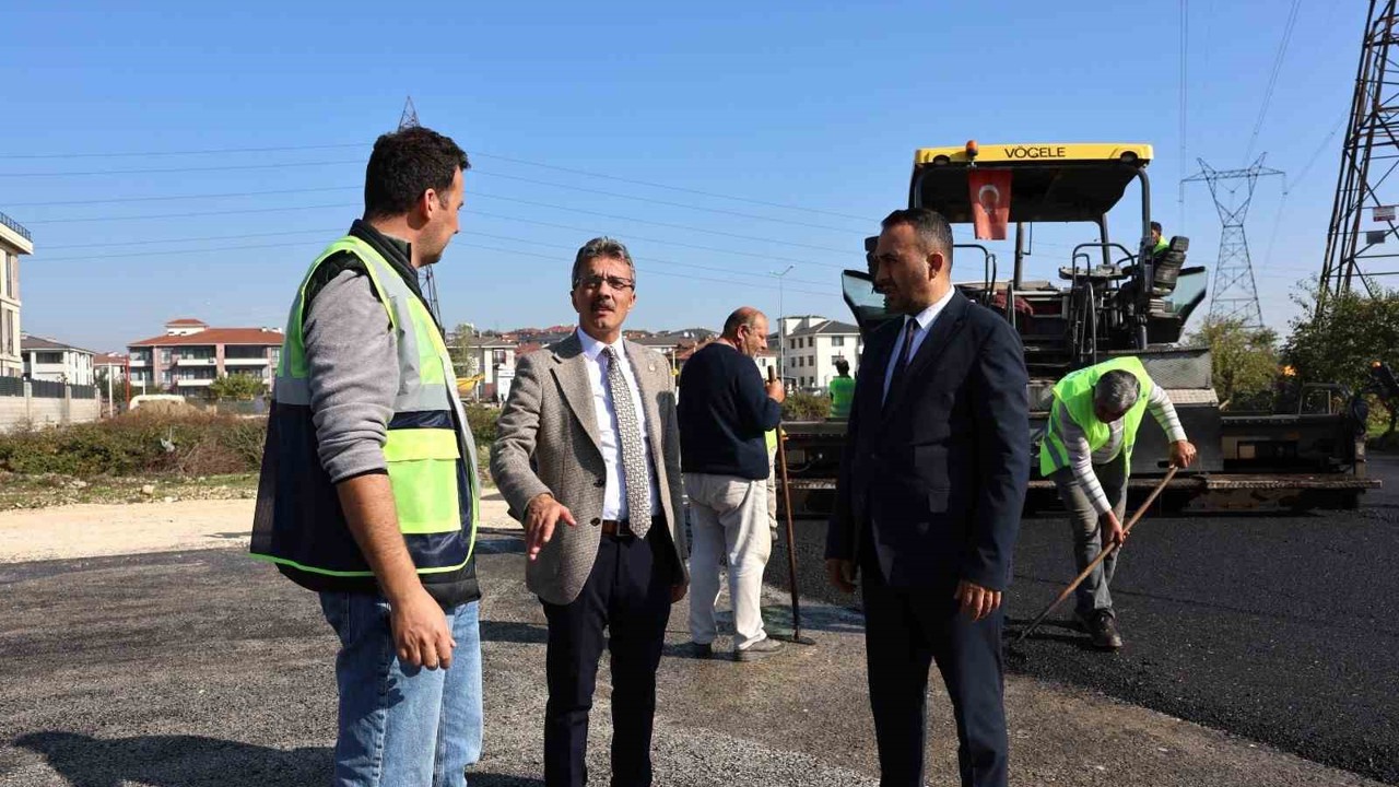 Erenler’de asfalt mesaisi tüm hızıyla sürüyor
