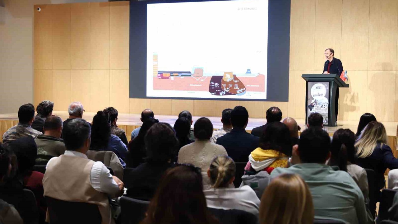 Konya Büyükşehir’in turizm buluşmalarına Çatalhöyük’ün eski kazı başkanı Prof. Hodder konuk oldu
