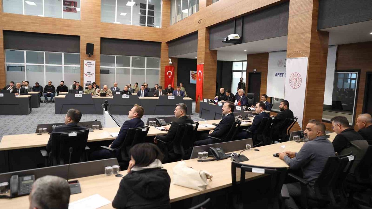 Muş’ta İRAP İzleme ve Değerlendirme ile Kış Tedbirleri Toplantısı Yapıldı
