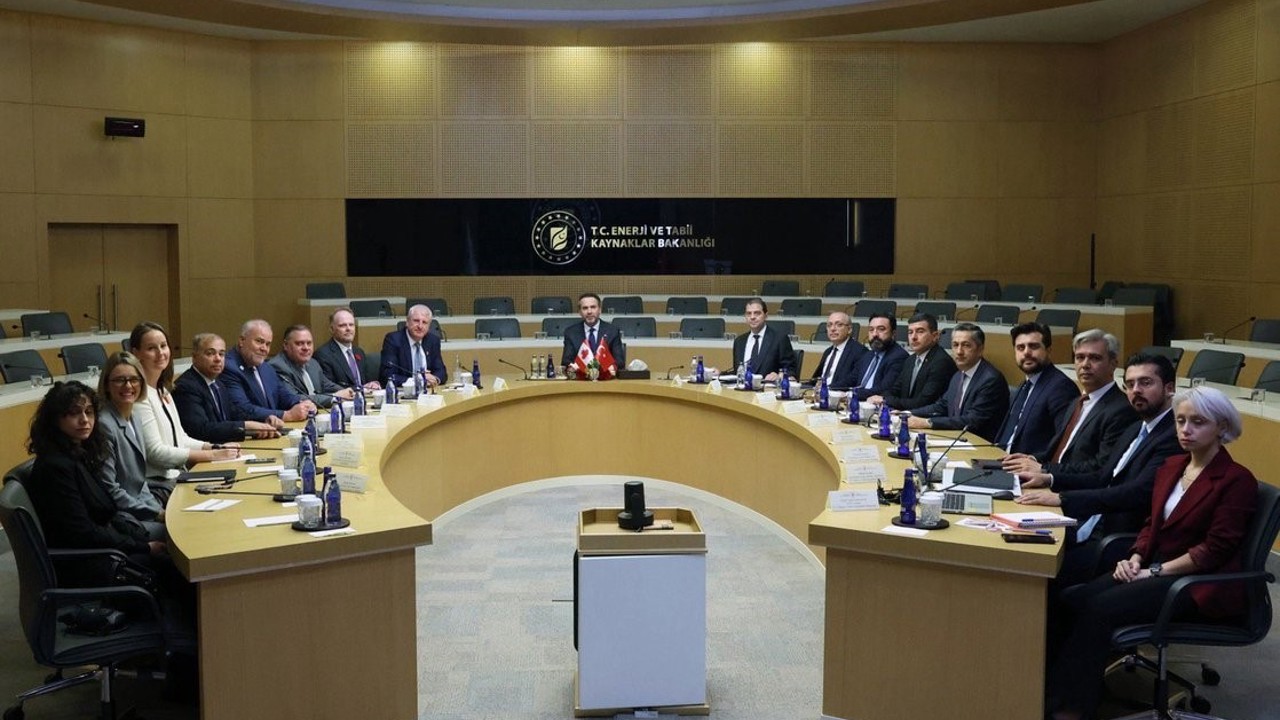 Bakan Bayraktar: "Nükleer santrallerle ilgili dünyanın önde gelen şirketleri ile görüşmelerimizi sürdürüyoruz"
