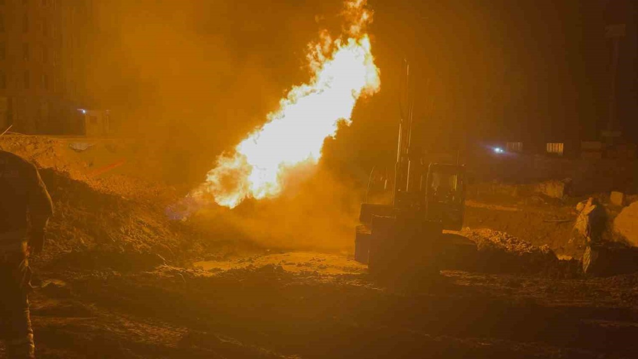 Doğal gaz patlamasıyla çıkan yangında 2 işçi yaralandı
