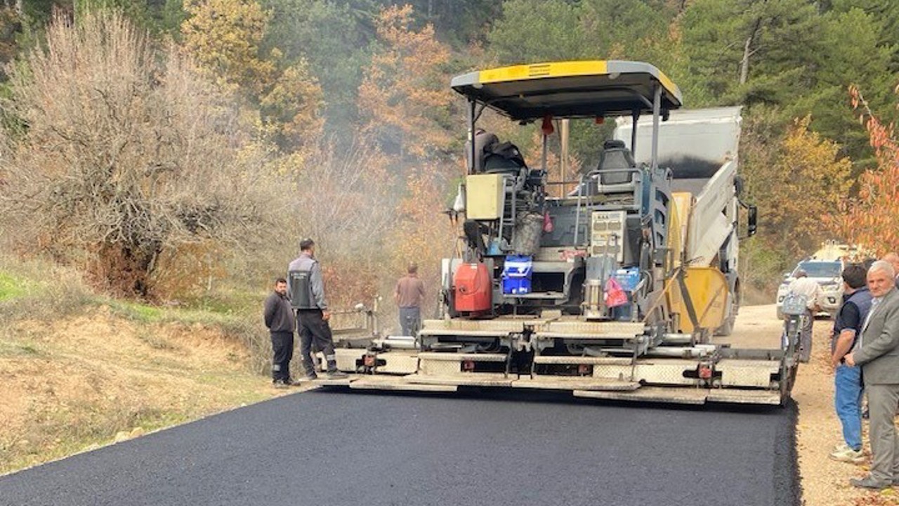 Hisarcık Kaymakamı Atam; "Köy yolları vatandaşların günlük yaşamında büyük önem taşımaktadır"
