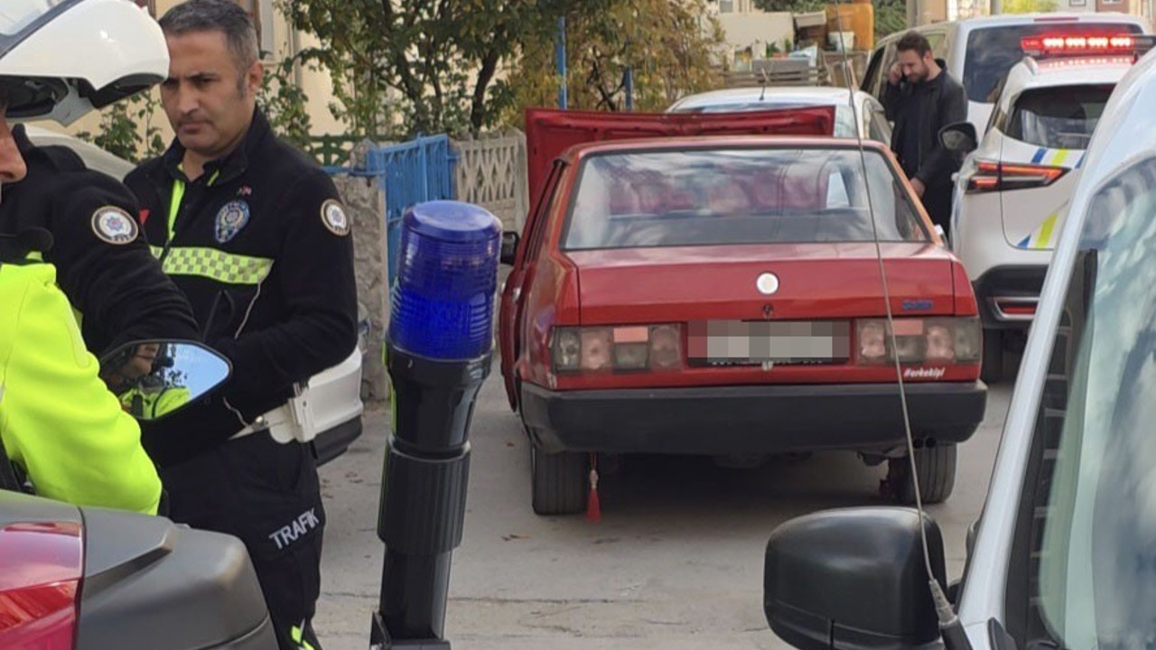 Kütahya’da ’dur’ ihtarına uymayan sürücü aracını bırakıp kaçtı
