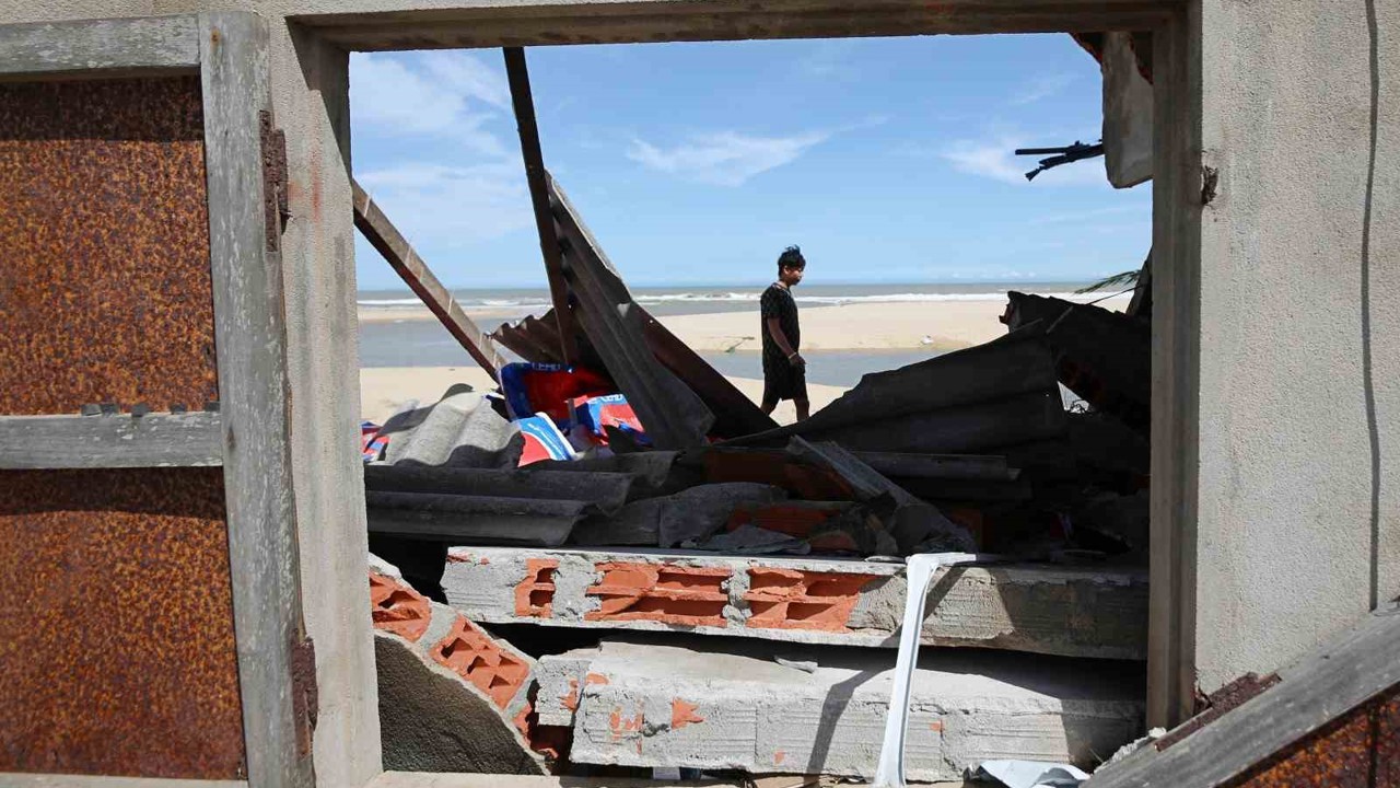 Vietnam’ı vuran Kalmaegi Tayfunu’nda 5 kişi hayatını kaybetti
