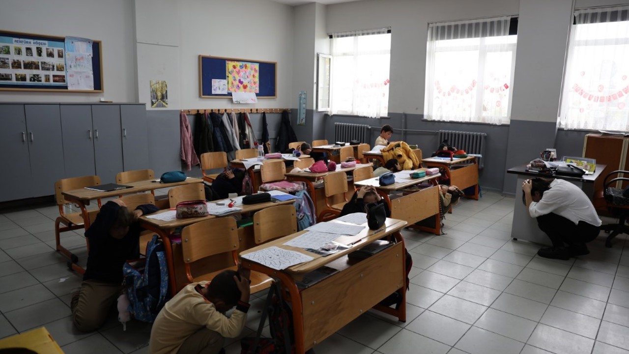 İlkokul öğrencilerine afet bilinci eğitimi verildi
