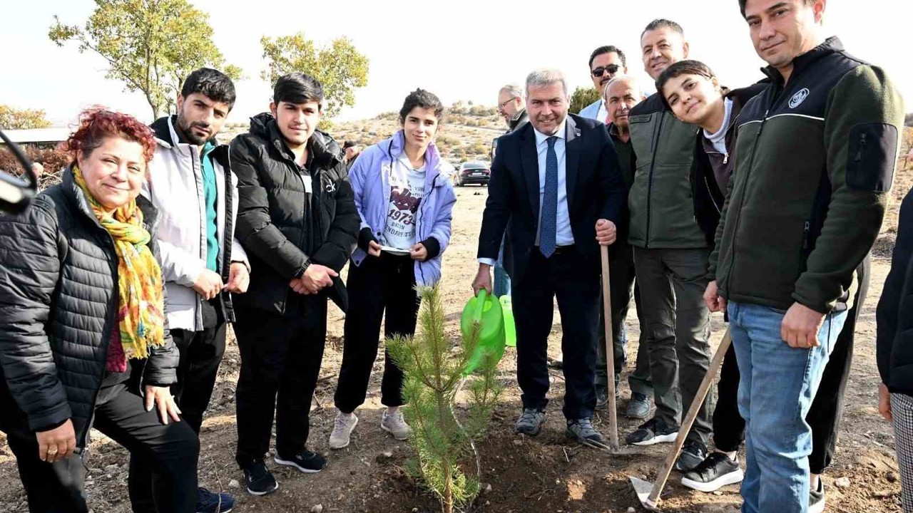 Anadolu Üniversitesi ’Yunus’un Fidanları’nı toprakla buluşturdu
