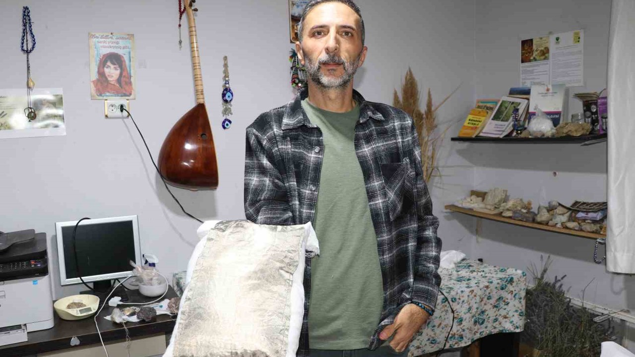 Uyku problemine karşı duyarsız  kalamadı,  Sivas’ın doğal taşları ile radyasyon savar yastık geliştirdi
