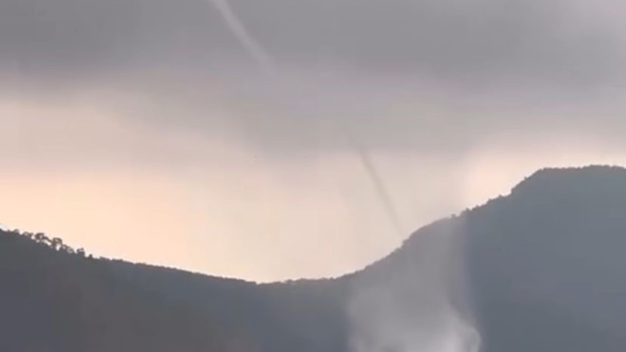 Antalya’da denizde aynı anda 2 hortum oluştu
