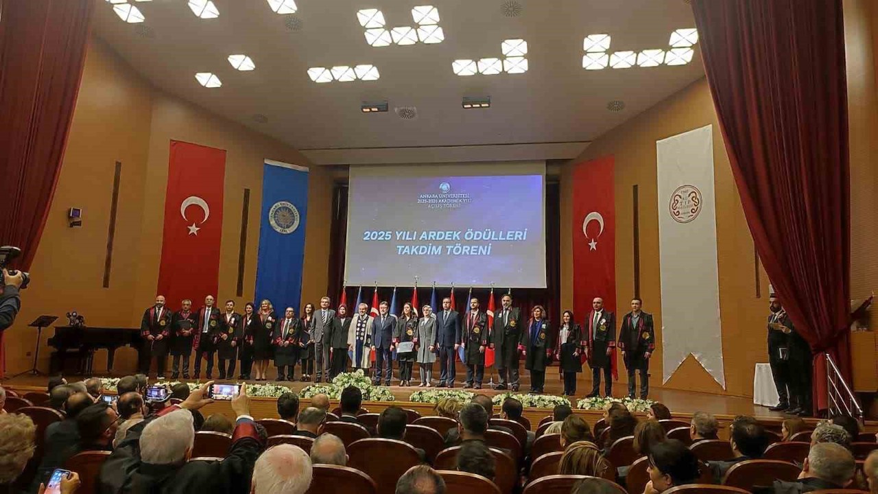 Bakan Yumaklı: "Tarım sektörümüzün gelişiminde de bilimsel bilginin gücünü toprağın bereketiyle buluşturmamız gerekiyor"
